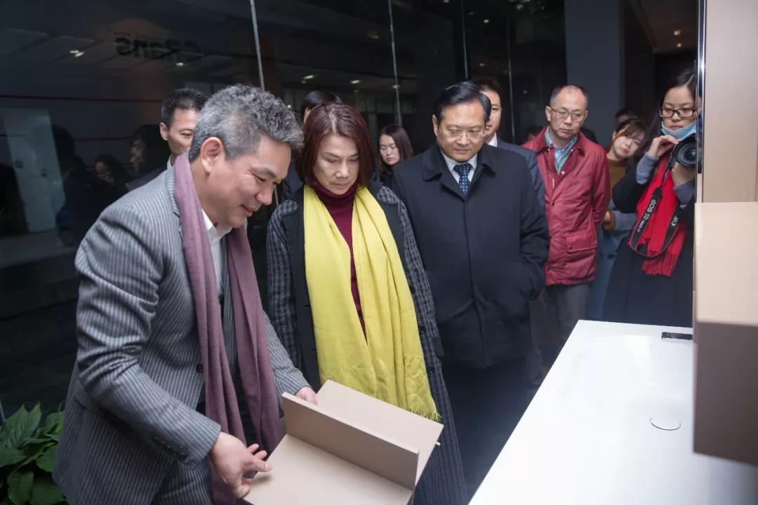格力董明珠来欧路莎卫浴啦！