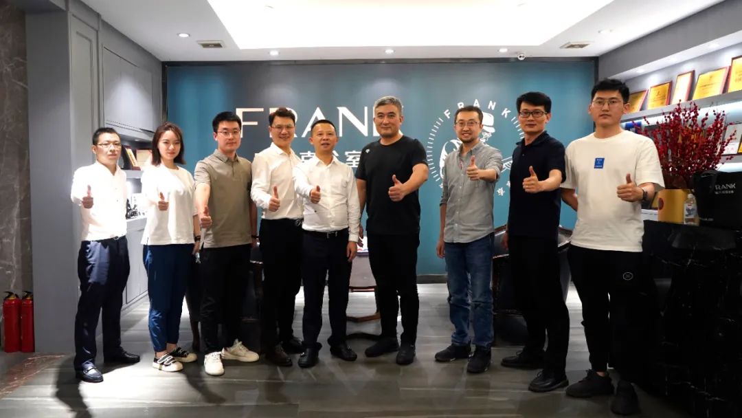 红星美凯龙总裁朱家桂莅临富兰克浴室柜参观交流