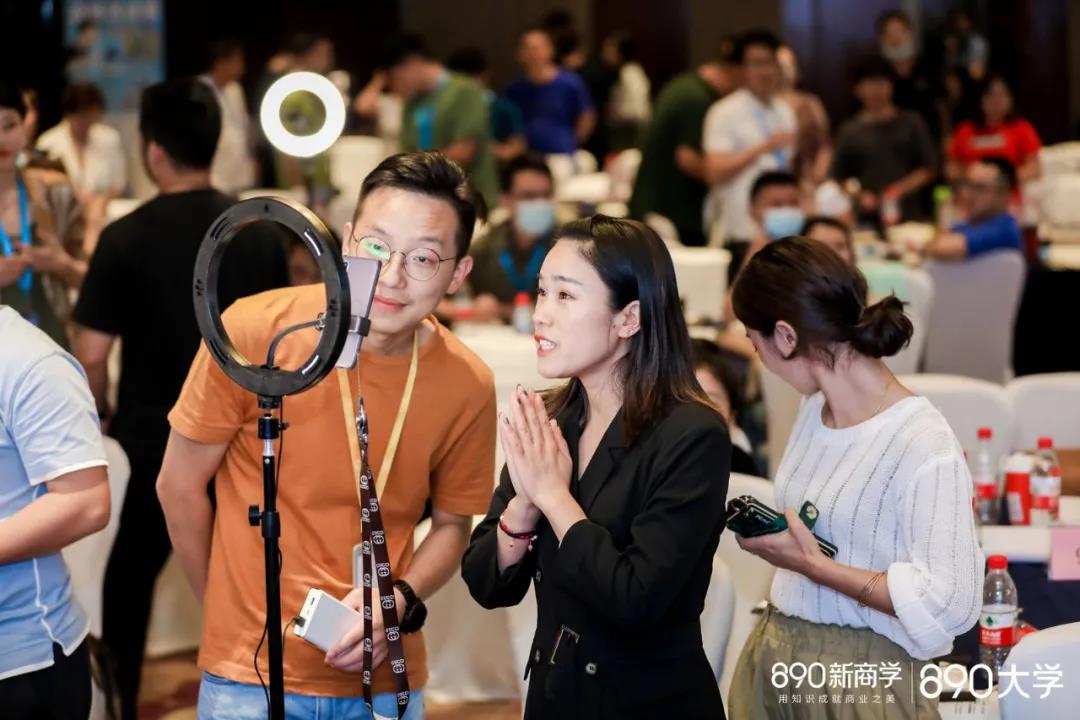 从0到1，如何在淘宝、抖音、快手和微信做直播？