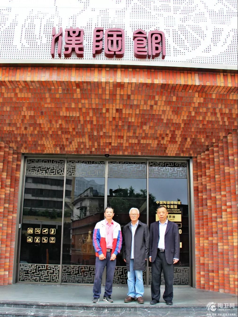 天津外国语学院汉学院原院长郑铁生教授参观汉陶专题馆7.jpg