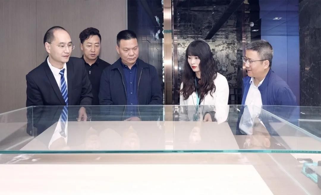 陕西省丹凤县委常委、副县长张海毅一行莅临冠军磁砖华南营销中心2.jpg