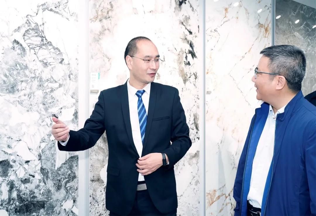 陕西省丹凤县委常委、副县长张海毅一行莅临冠军磁砖华南营销中心3.jpg