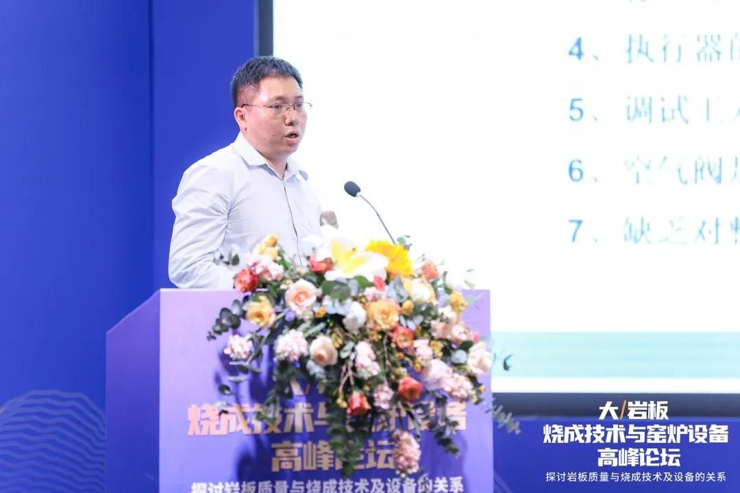 李萍.jpg