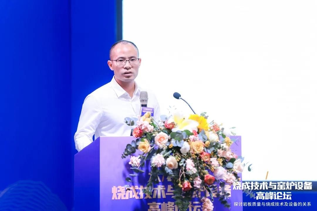 上官辉龙.jpg