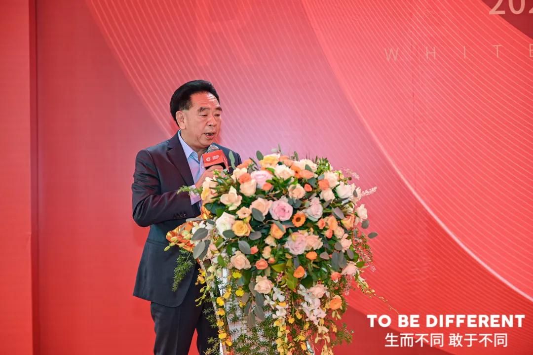 黄英明.jpg