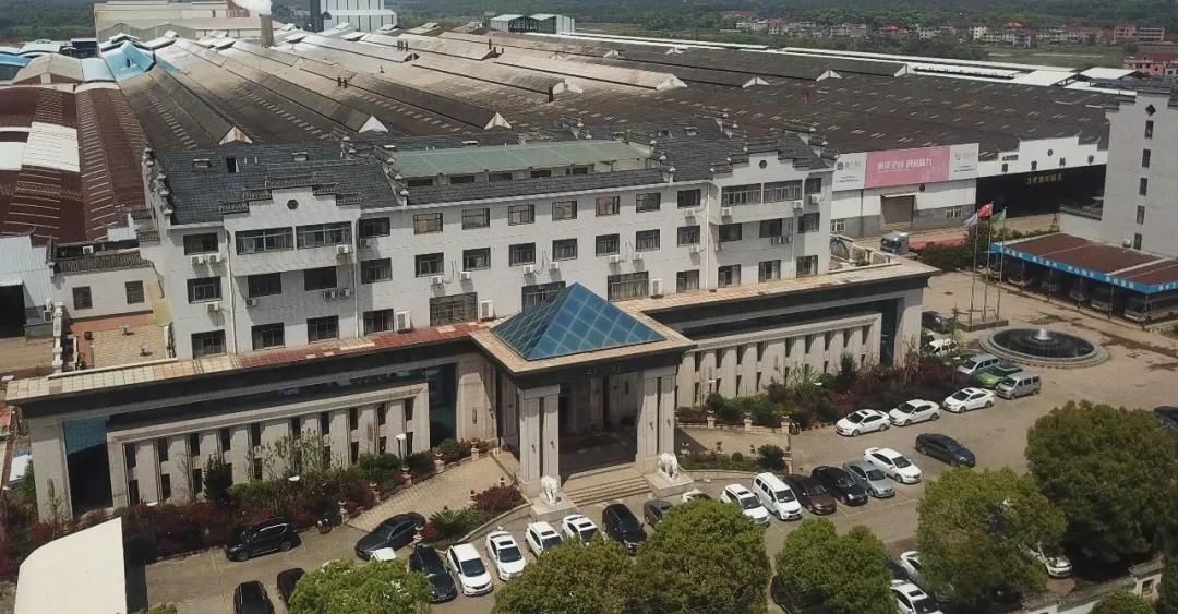 1618828372614147.jpg 金三角集团大岩板智能生产线窑炉顺利点火.jpg