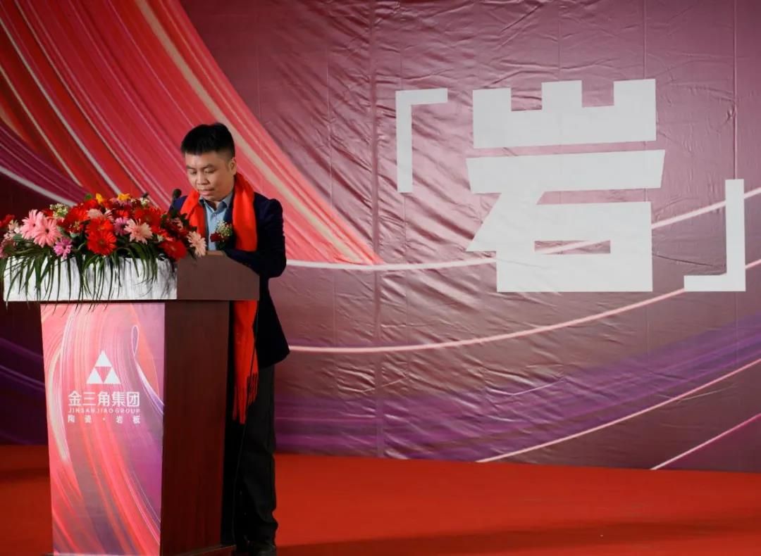 1618828456862338.jpg 金三角集团大岩板智能生产线窑炉顺利点火11.jpg