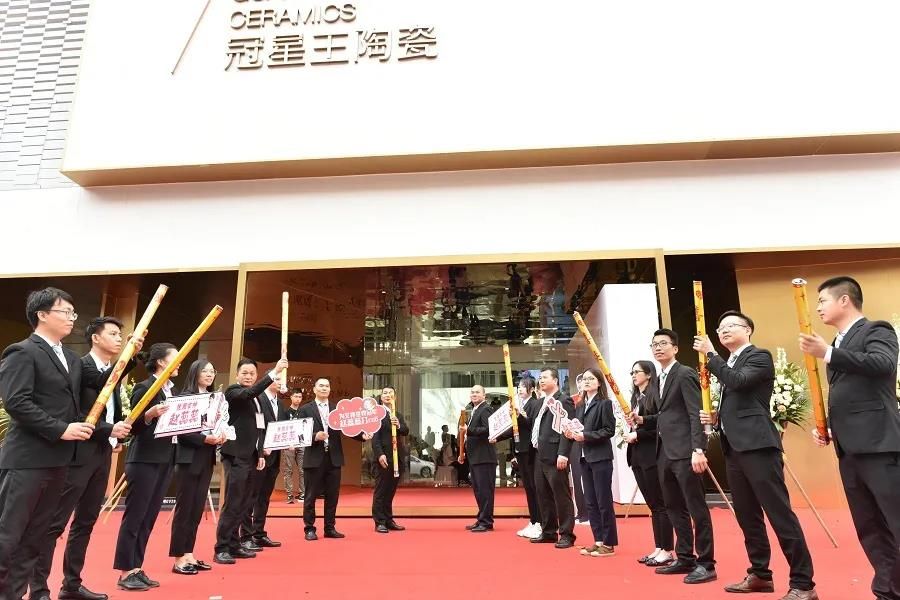 1618891077572034.jpg 火爆出圈,冠星王陶瓷再次成为人气收割机.jpg