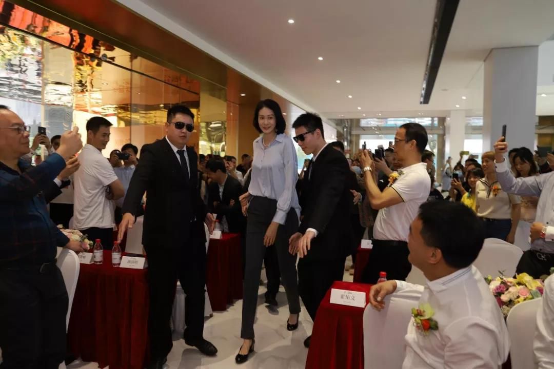 1618891082299838.jpg 火爆出圈,冠星王陶瓷再次成为人气收割机2.jpg