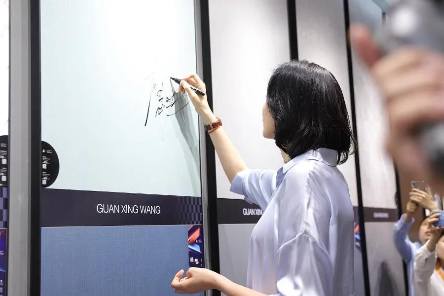 1618891140235217.jpg 火爆出圈,冠星王陶瓷再次成为人气收割机5.jpg