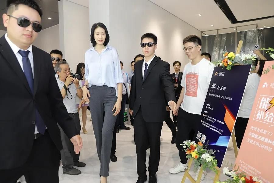 1618891276442396.jpg 火爆出圈,冠星王陶瓷再次成为人气收割机10.jpg