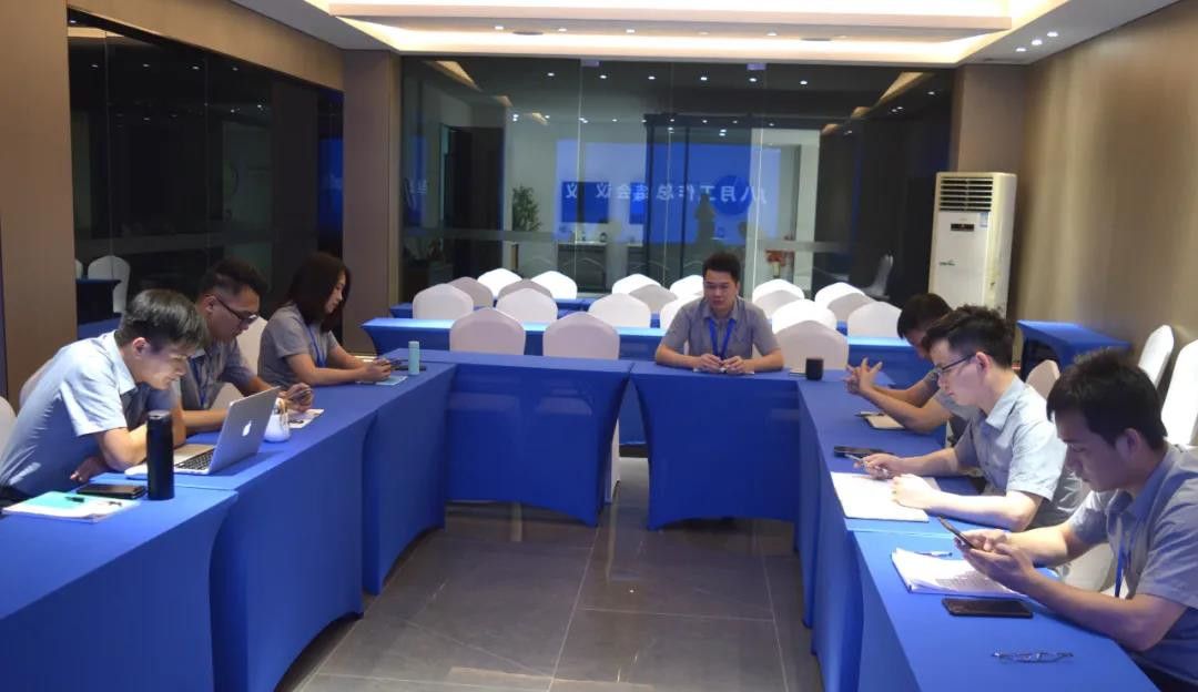 8月营销中心总结会“不负青春和梦想”.jpg