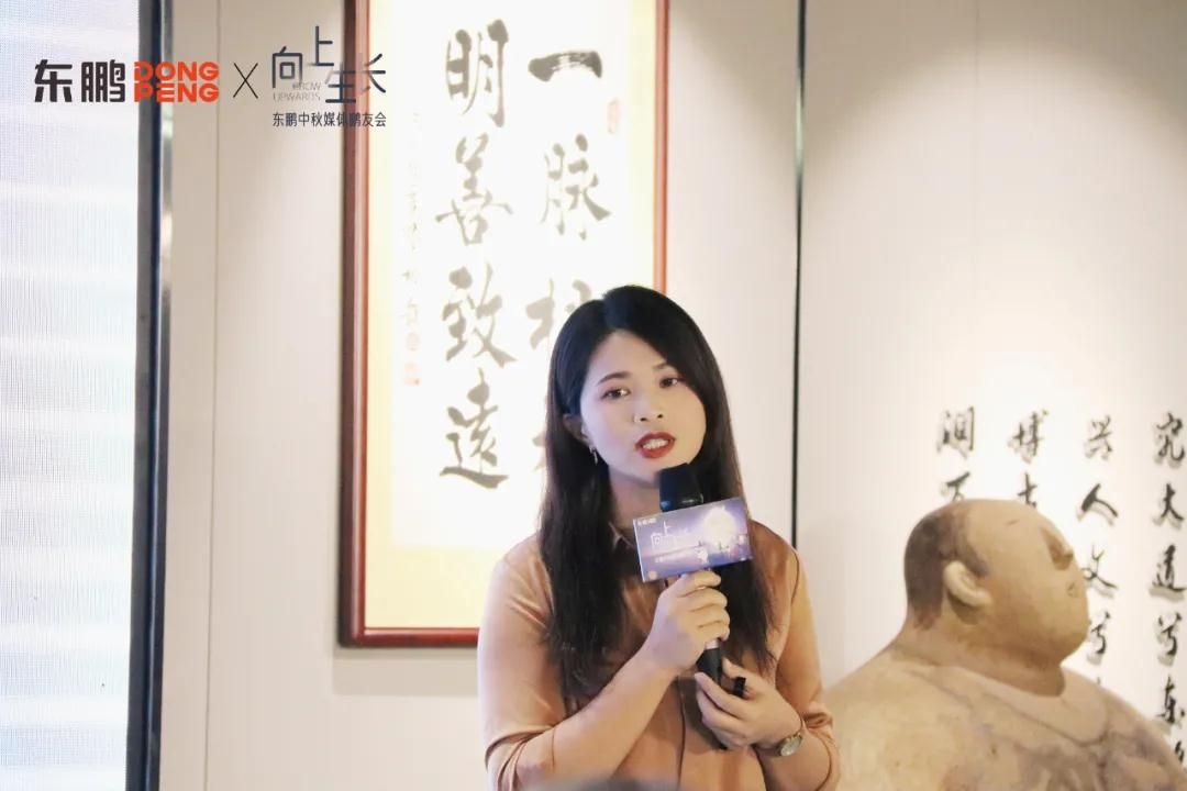 何爱英.jpg