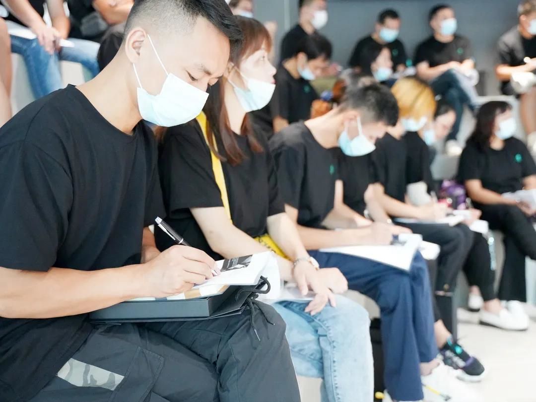 学员们积极互动学习1.jpg