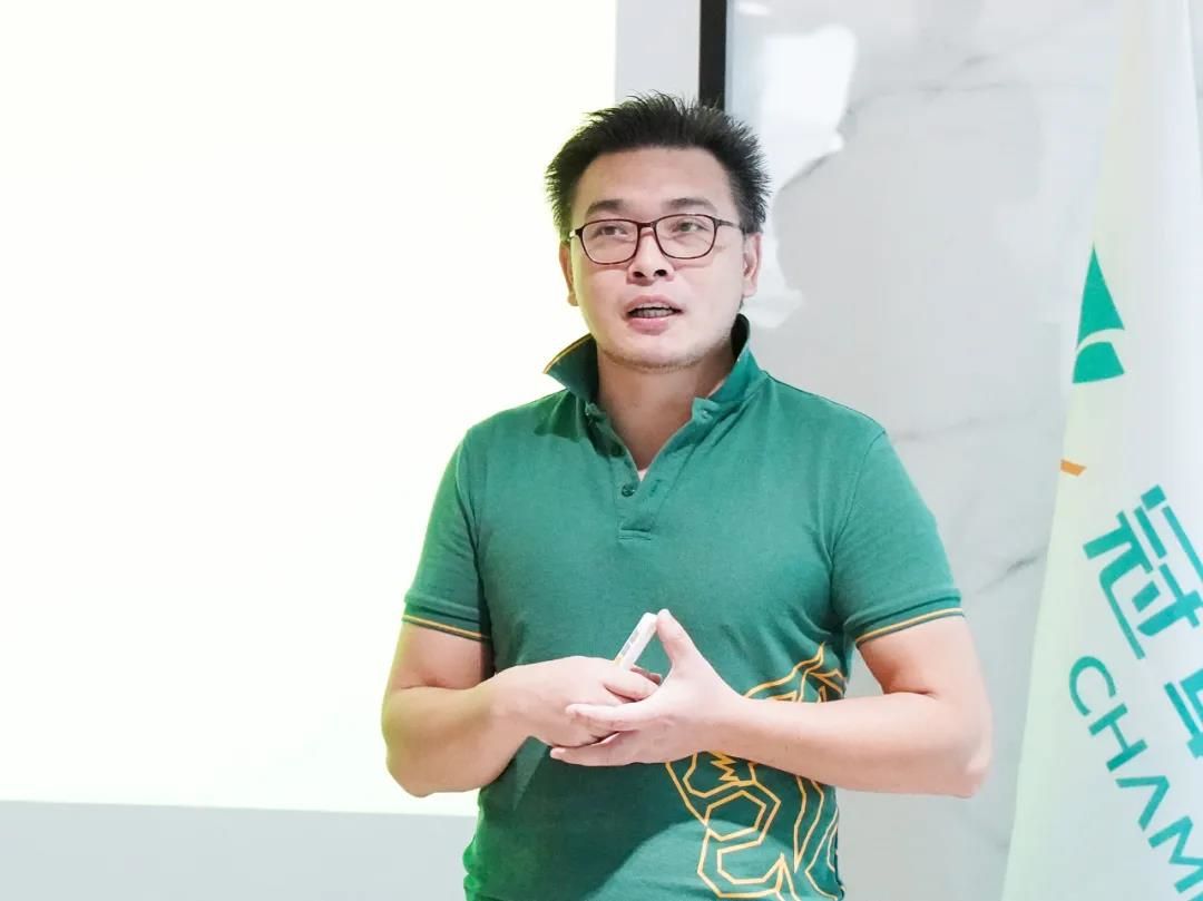 岩大师（大宅别墅岩板施工专家）联合创始人肖洒.jpg