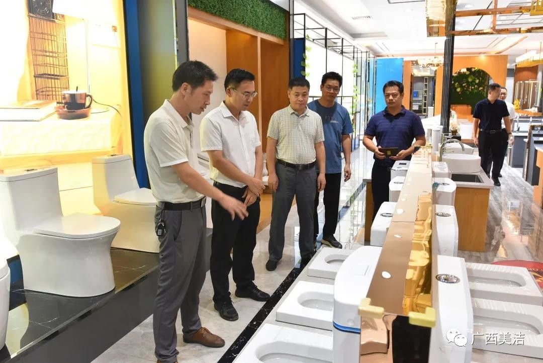 宾阳县委副书记、代理县长梁展凡同志一行深入美洁卫浴考察调研3.jpg
