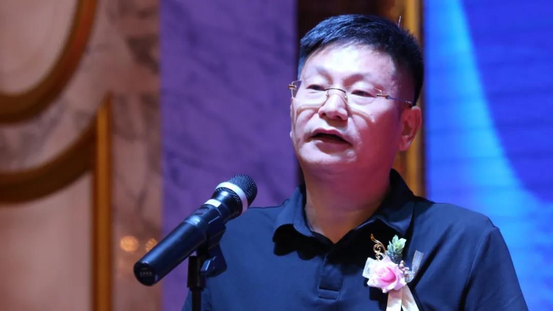 景德镇陶瓷大学客座教授、中国陶瓷网董事长欧阳天生.jpg