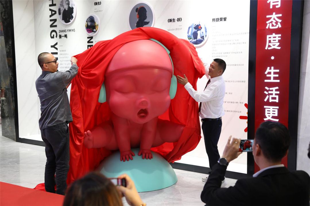 现场揭幕《新生·跃》雕塑作品.jpg