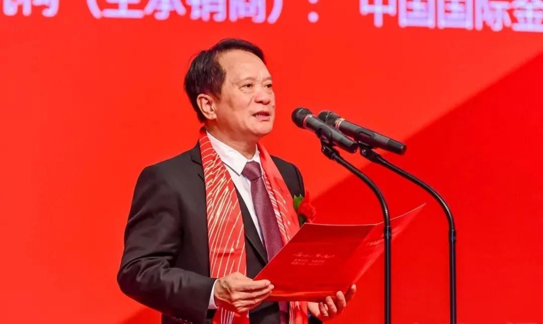 何新明.jpg