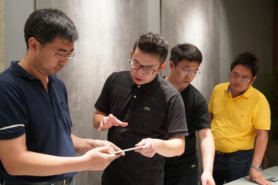参观新岩素VIP展厅.jpg