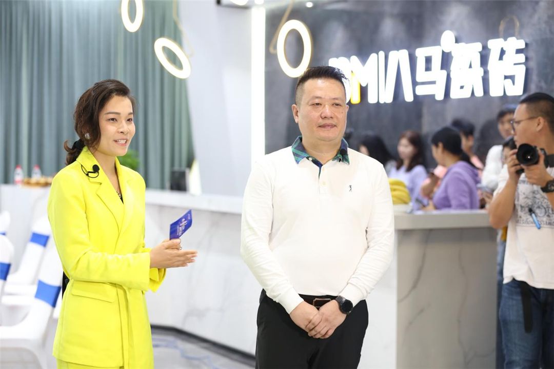 八马瓷砖总经理吕伟坤（右）1.jpg