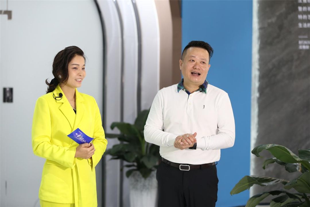 八马瓷砖总经理吕伟坤（右）2.jpg