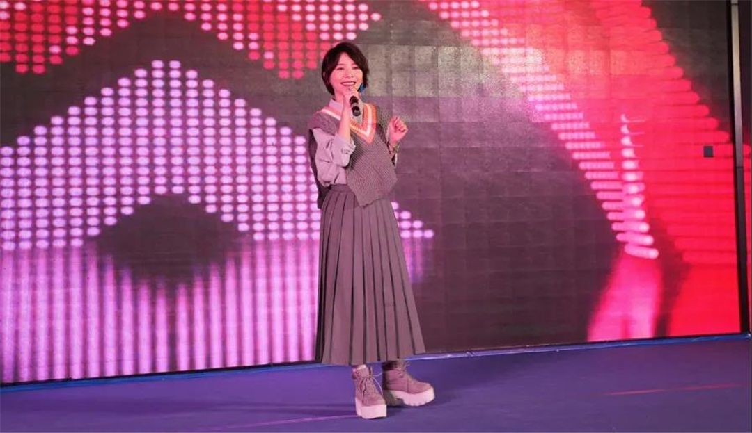 “精灵才女”黄雅莉演唱现场.jpg