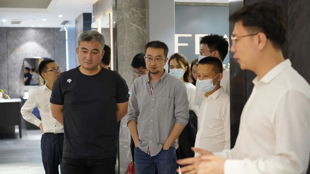 红星美凯龙总裁朱家桂先生莅临富兰克浴室柜参观交流1.jpg