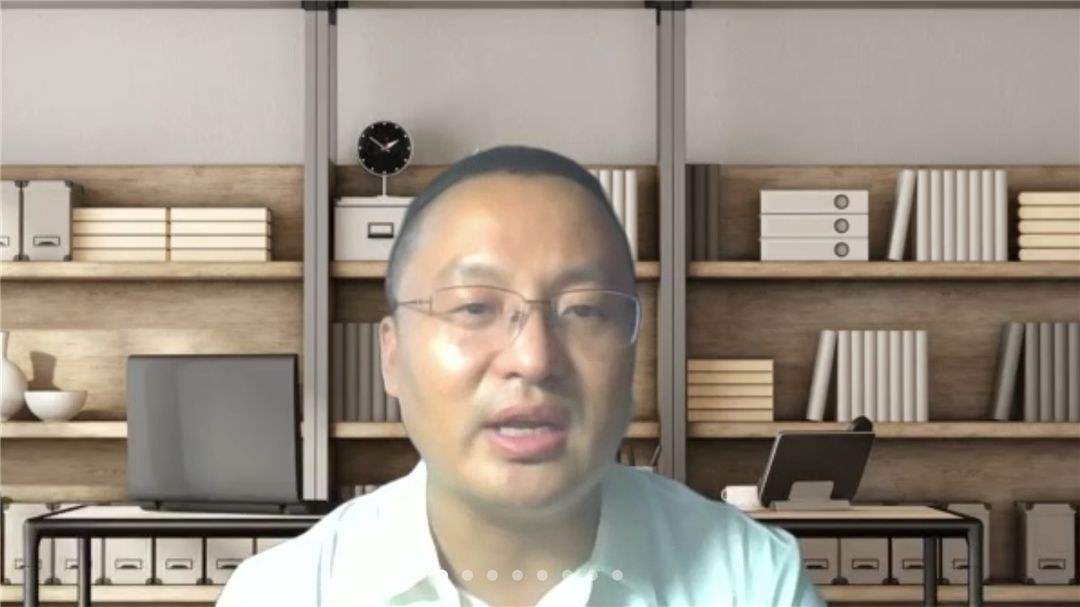 10中国建筑装饰协会工业和分会秘书长吴恩振.jpg