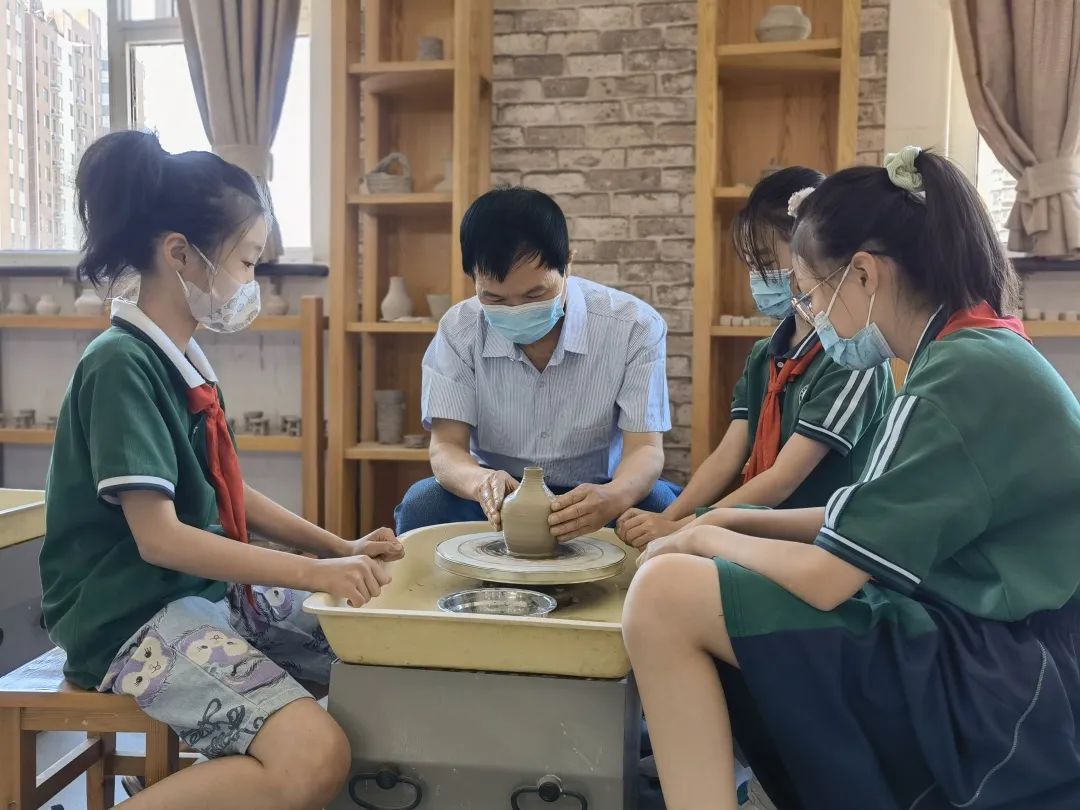盛世长安小学陶艺社团迎六一活动展示.jpg