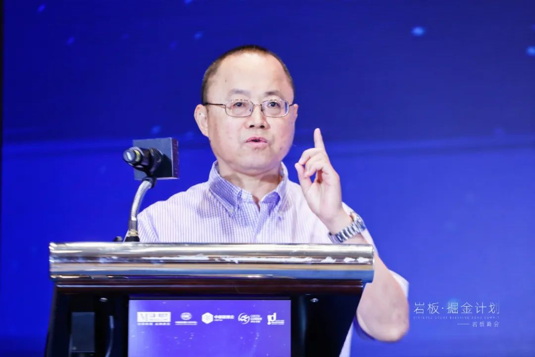 全国建筑卫生陶瓷标准化技术委员会秘书长 王博.jpg