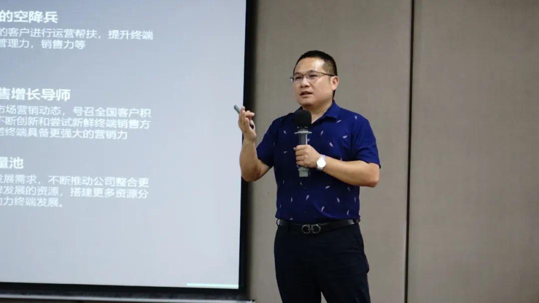 依诺`岩板瓷砖营运支持部总监李良锋.jpg