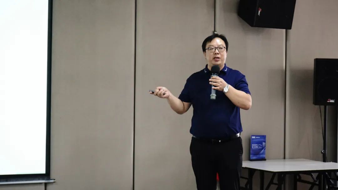 梵高`质感岩板品牌副总经理计磊.jpg