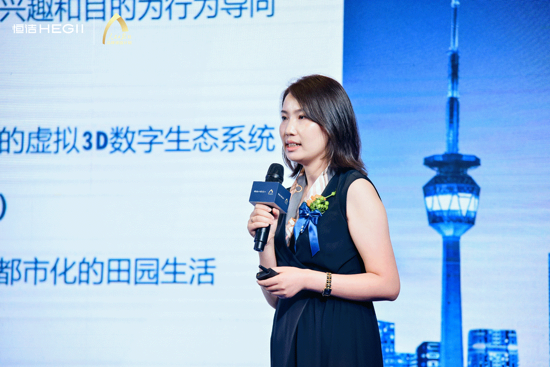 8、GIF：网易家居执行主编罗会俊、恒洁品牌经理元永义.gif